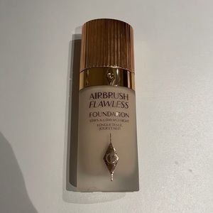 Charlotte Tilbury Airbrush flawless foundation 1